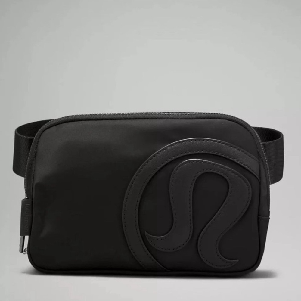Lululemon Everywhere Belt Bag 2L BLACK/BLACK W/ Logo  New W/ TAGS  ☆
